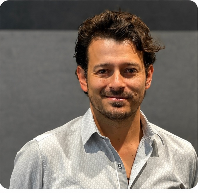 Retrato de Yulian Castañeda, comercial y técnico de implementación IA en Startti